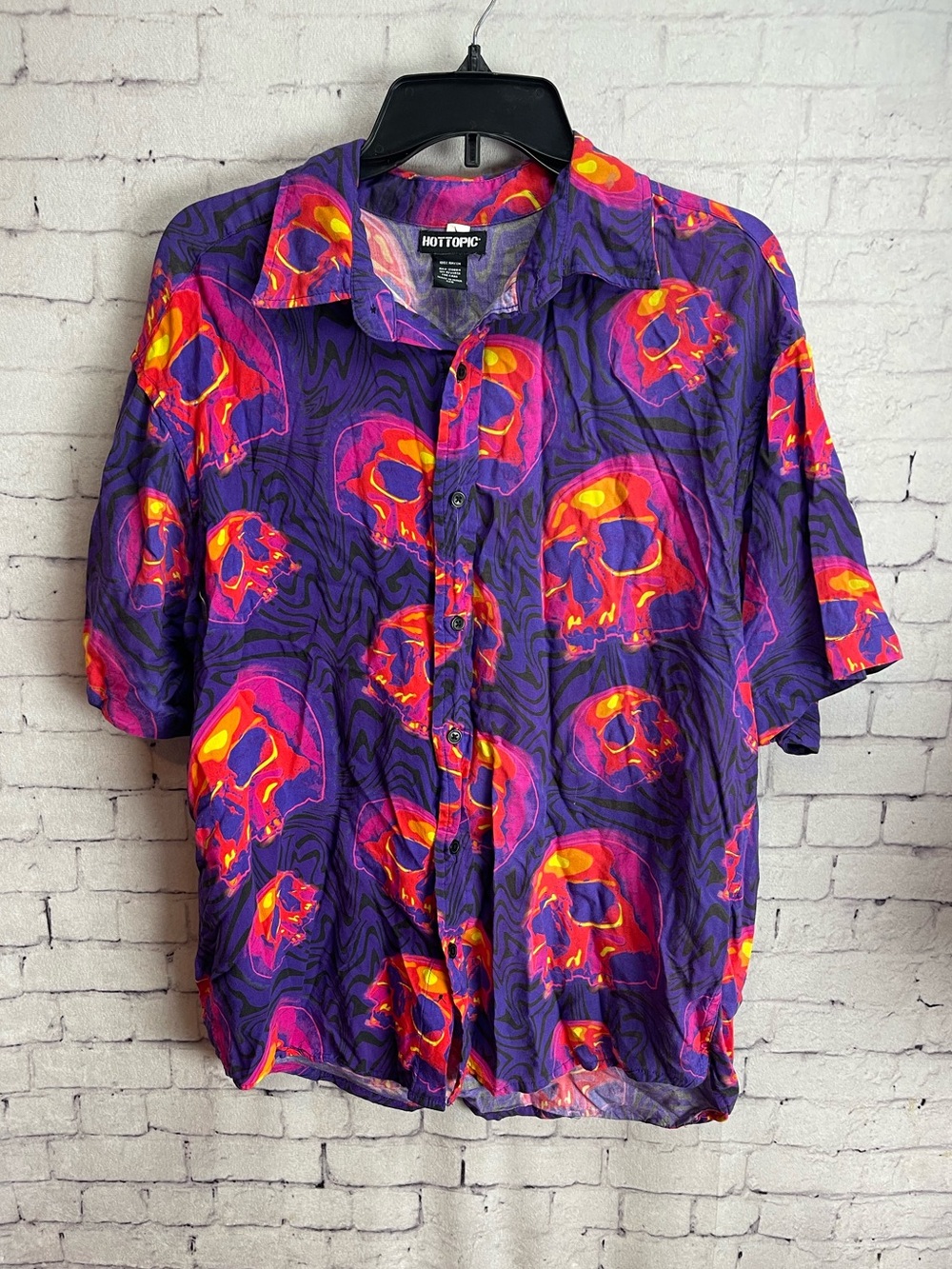 Hot topic size medium purple and pink skull print shirt